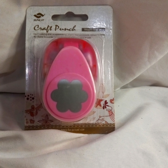 1" flower punch - Picture 1 of 3